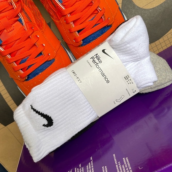 Nike (3 pairs) Performance
Multi-Color Cushioned Crew Socks
SX4719-967 - Picture 3 of 16